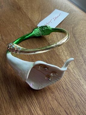 Betsey Johnson Calla Lily Green & Gold Flower Statement cuff Bracelet